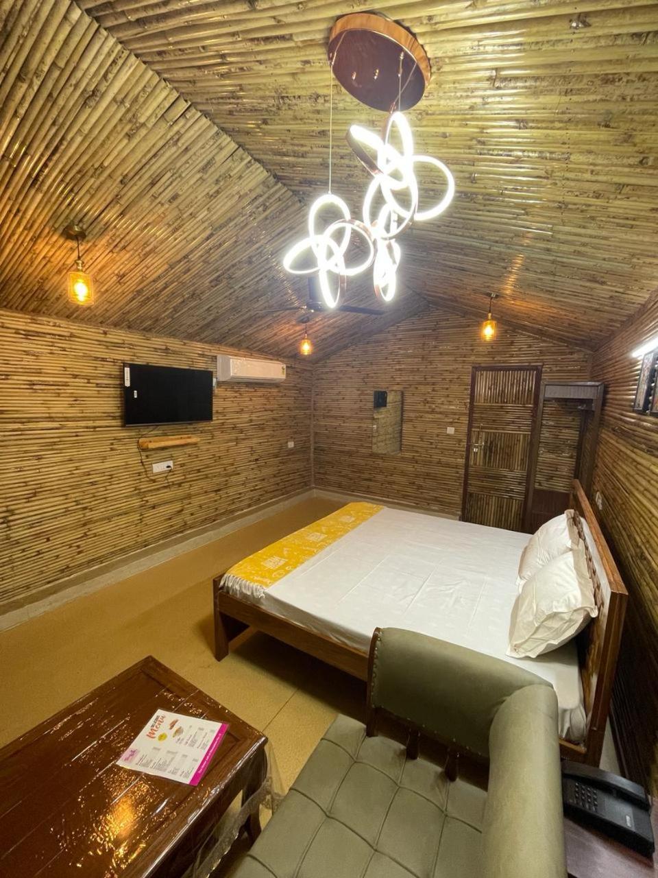 Gopika Resort Вриндавана Экстерьер фото
