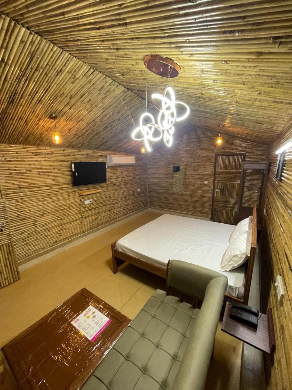Gopika Resort Вриндавана Экстерьер фото