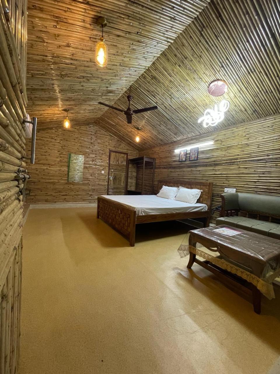 Gopika Resort Вриндавана Экстерьер фото