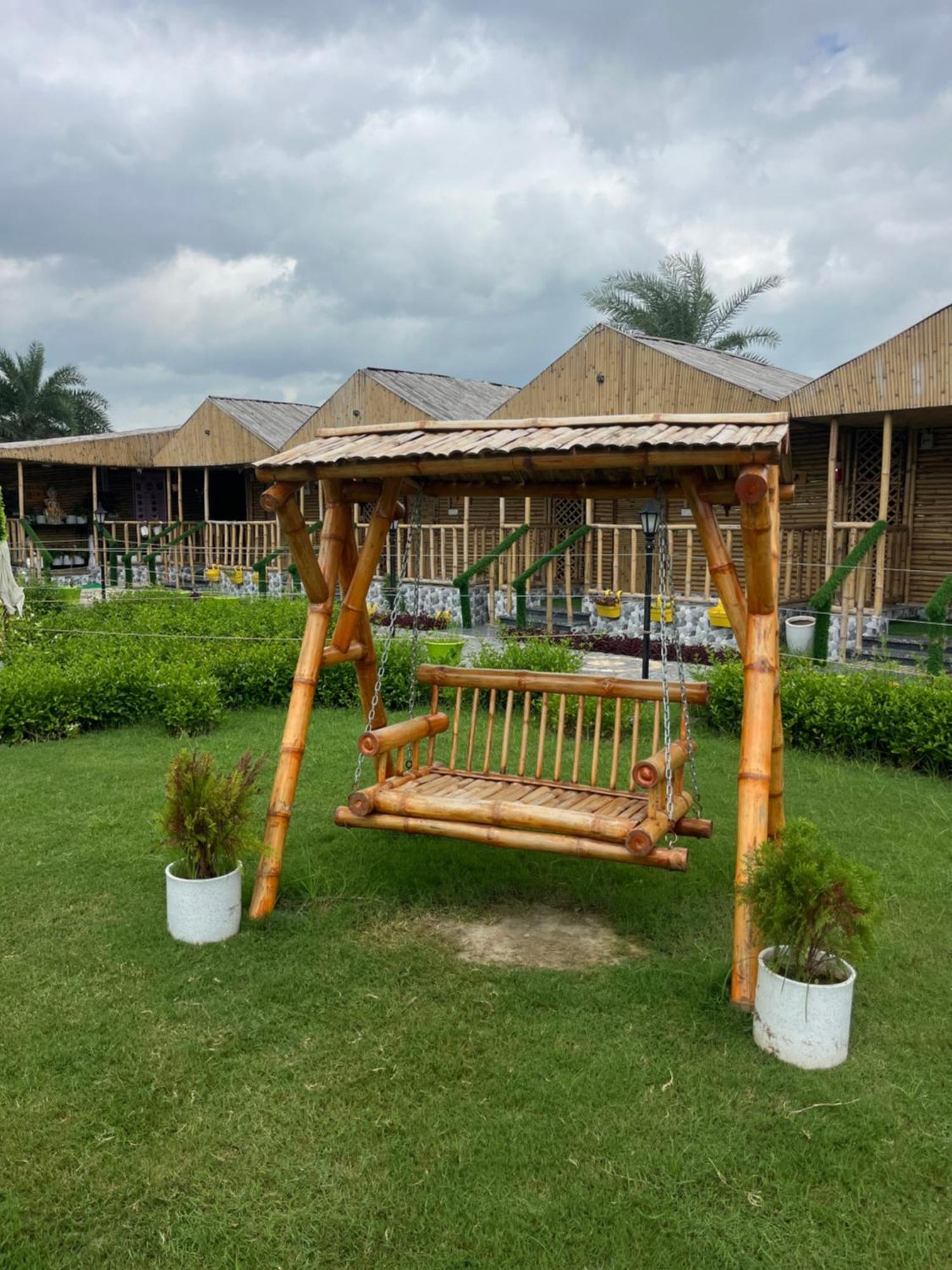 Gopika Resort Вриндавана Экстерьер фото