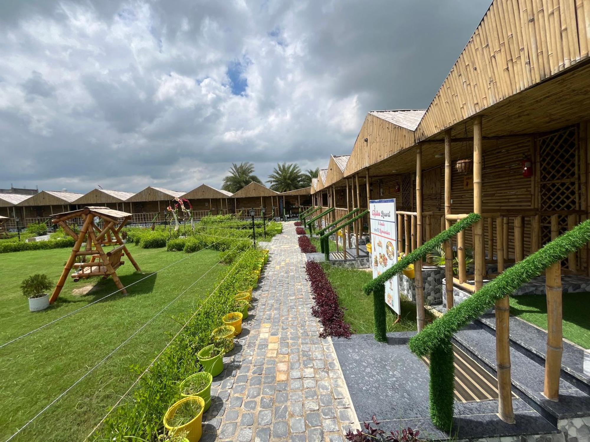 Gopika Resort Вриндавана Экстерьер фото