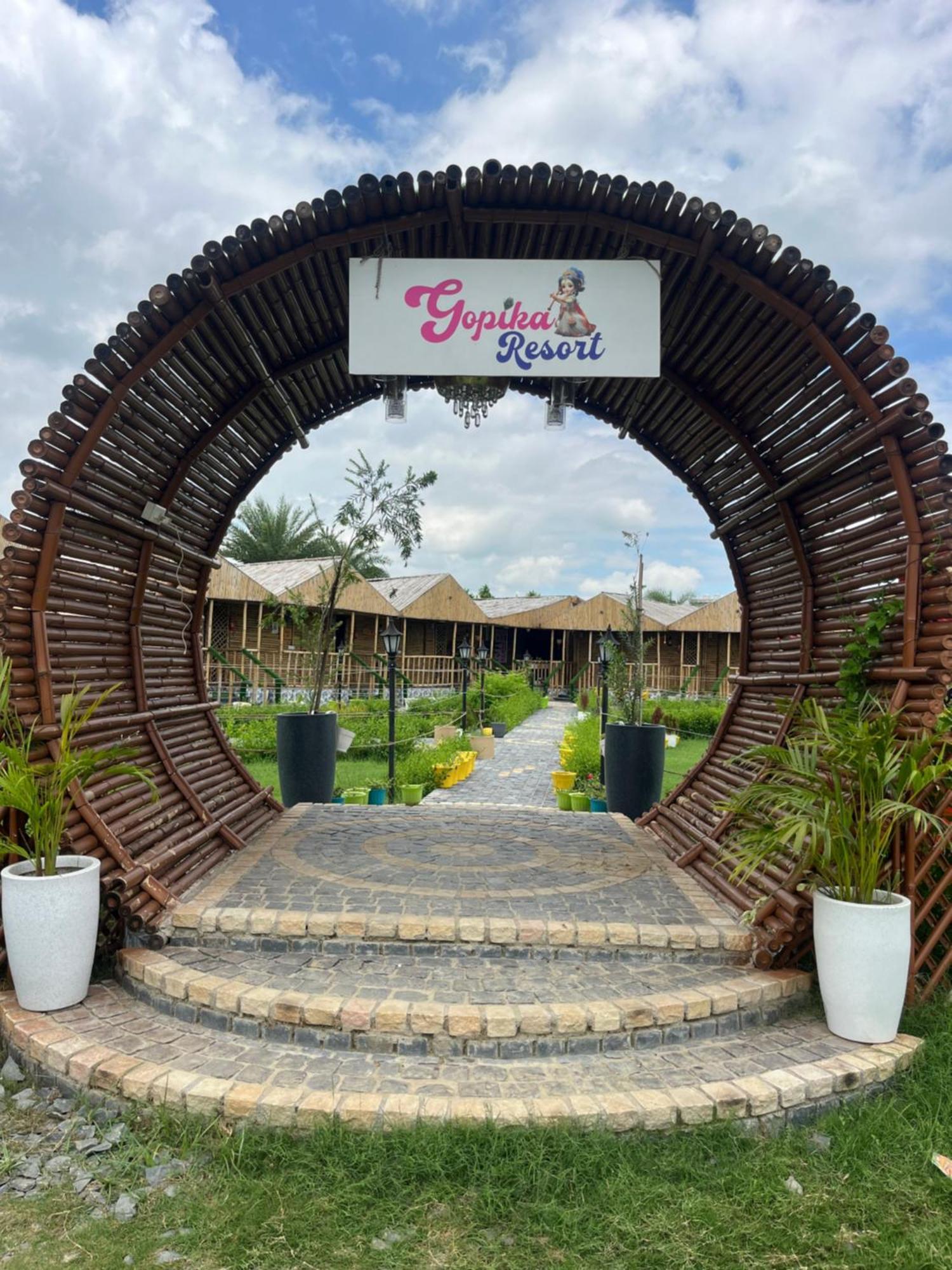 Gopika Resort Вриндавана Экстерьер фото