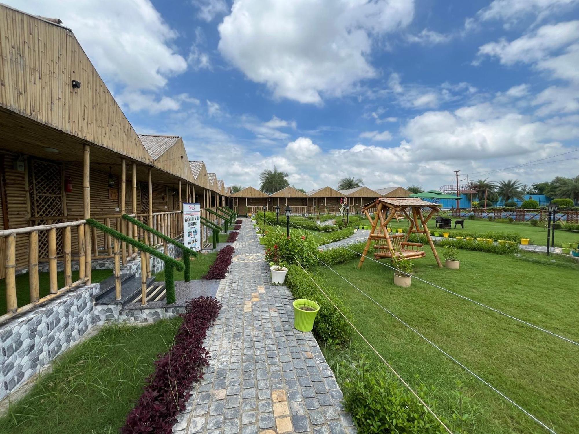 Gopika Resort Вриндавана Экстерьер фото