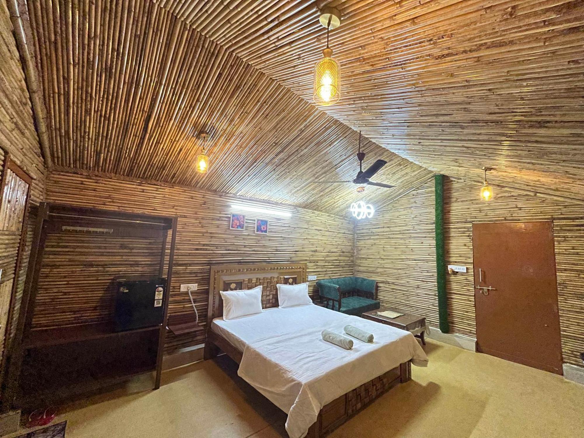 Gopika Resort Вриндавана Экстерьер фото