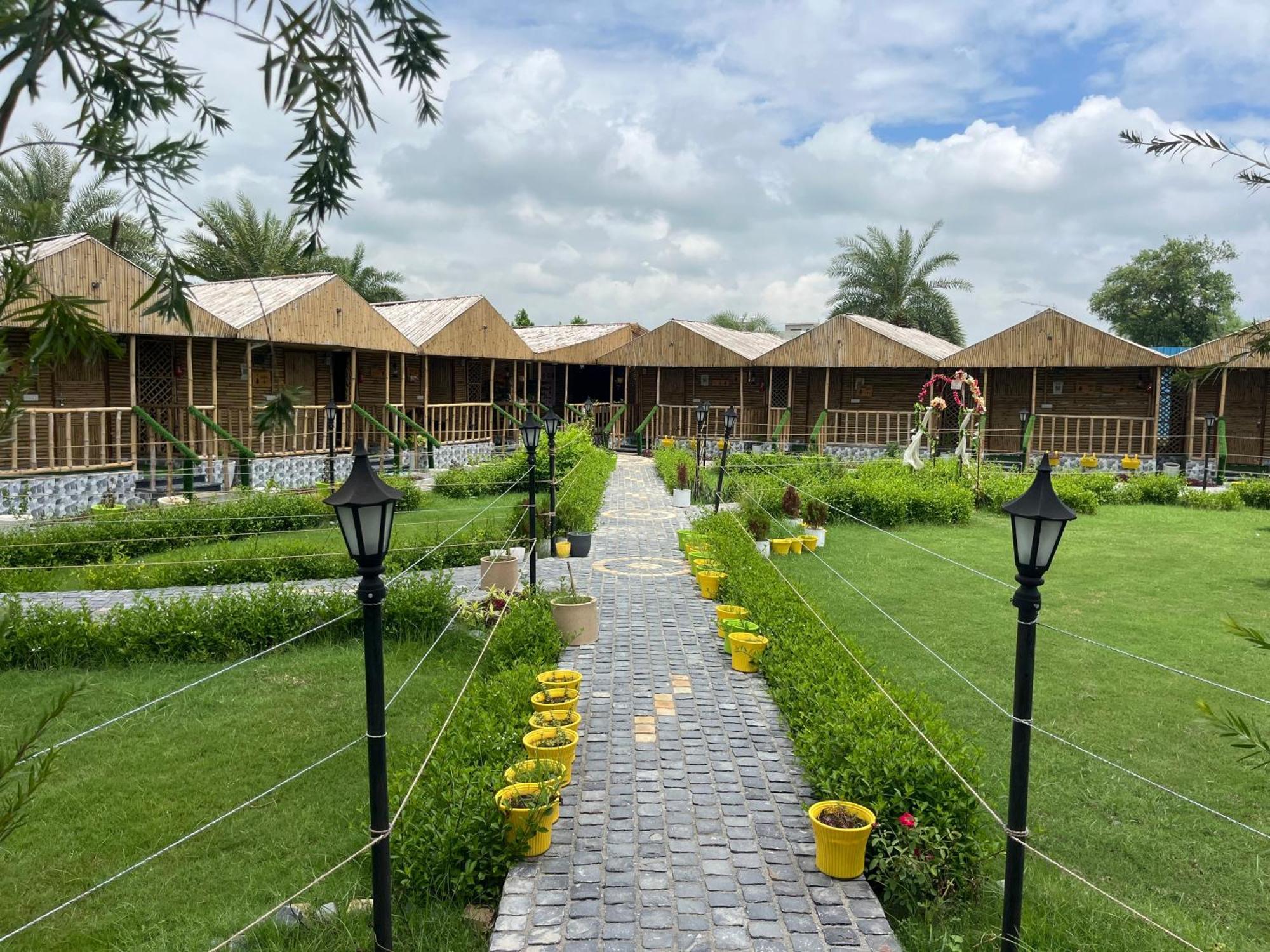 Gopika Resort Вриндавана Экстерьер фото